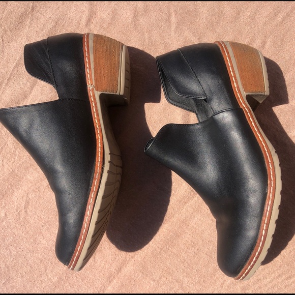 Open side short black booties - Picture 1 of 5